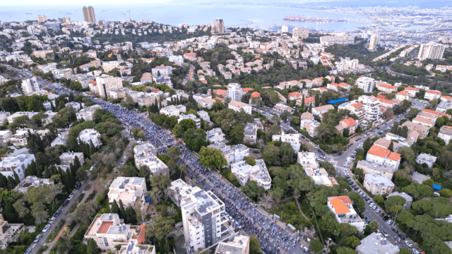 עשרות אלפים צועדים במוריה