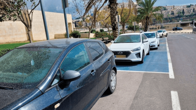 "עלול לגרום לתאונות". החניה ליד התחנה המרכזית במודיעין