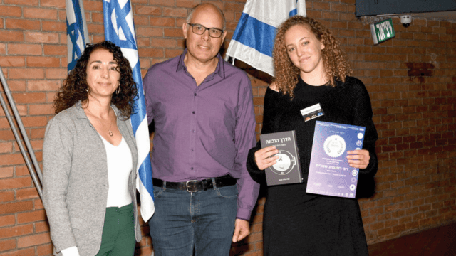 בני הזוג כנפו עם הזוכה רוני רוזנברג־שטרית