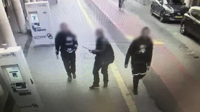 הנאשמים בתחנת המטרונית עם אלות
