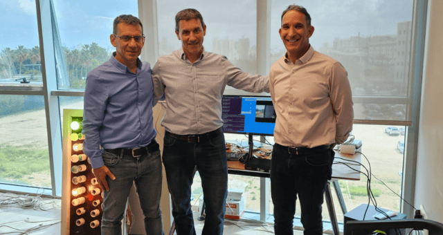 מימין: דורון פרץ, סמנכ"ל פיתוח עסקי, דני פרידמן, מנכ"ל, ומייסד-שותף, ירון עברון, נשיא, COO, ומייסד-שותף (צילום: חגית בוברמן) מימין: דורון פרץ, סמנכ"ל פיתוח עסקי, דני פרידמן, מנכ"ל, ומייסד-שותף, ירון עברון, נשיא, COO, ומייסד-שותף