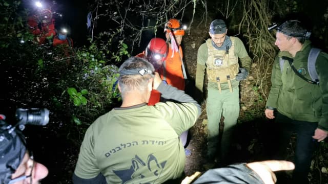 יחידת הכלבנים במהלך החיפוש אחרי זהר