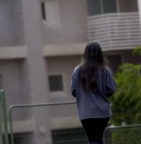הנערה, השבוע