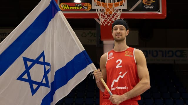 אייזנהארט. "יש כל כך הרבה יופי בחיים בישראל"