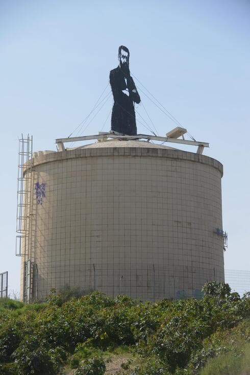 פסל הרצל בצומת הסירה