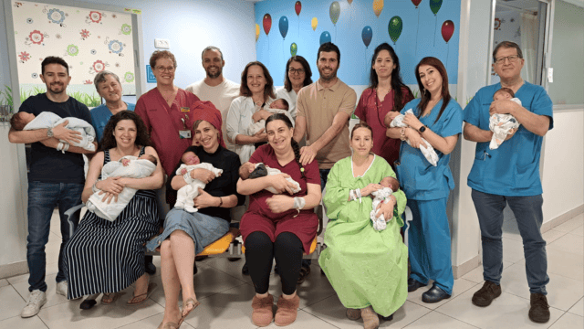 4 זוגות תאומים בבית חולים מאיר 4 זוגות תאומים בבית חולים מאיר