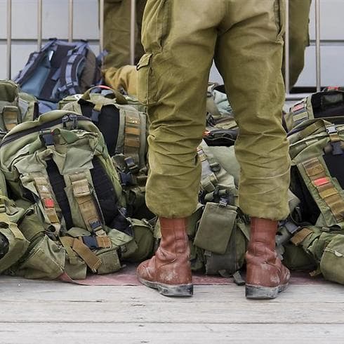 חייל במדים חייל במדים