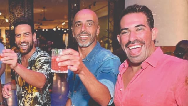 בר פלח, אלי פיניש ואיזי