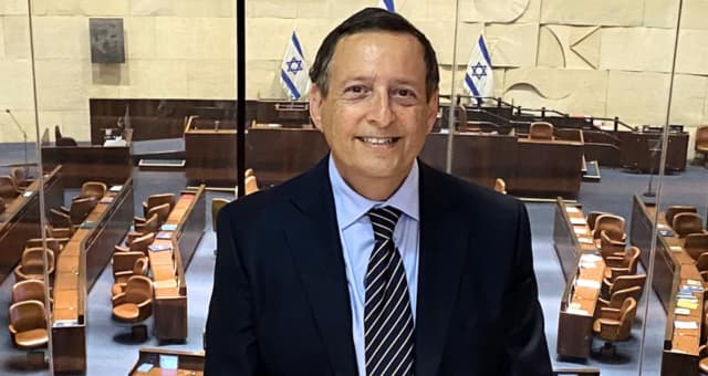 משה מנו