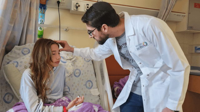 אליה אורן וד"ר דורון יצחקי . "התפתלה מכאבים"