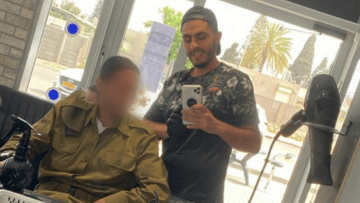 ריחניאן במספרה שלו