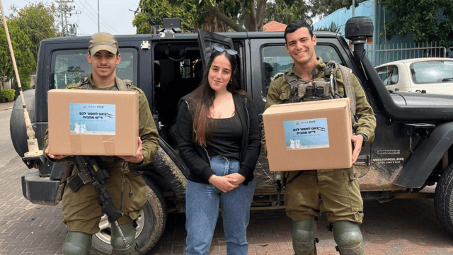 חבילות לחיילים. מיזם מרגש בזכות המון מתנדבים