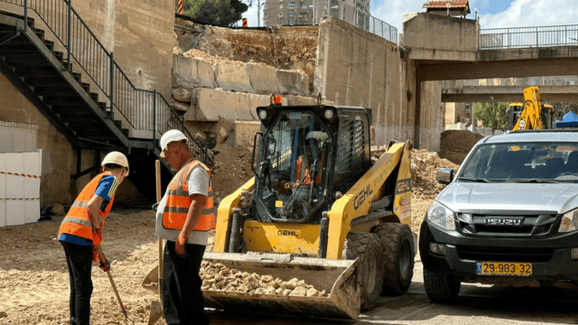 נמשכות העבודות במקום