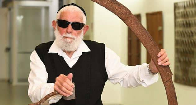 יעקב שושן. מכיר את רוב התורה בעל פה