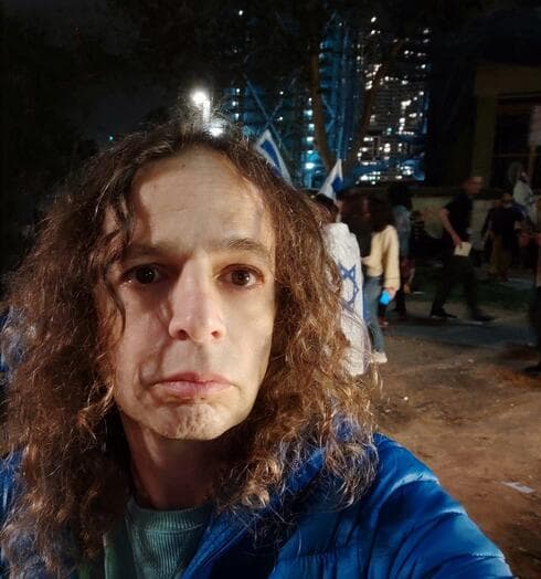 חצרוני בהפגנה בנתניה