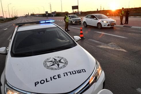 השוטרת השתמשה באקדח טייזר. מחסום משטרתי