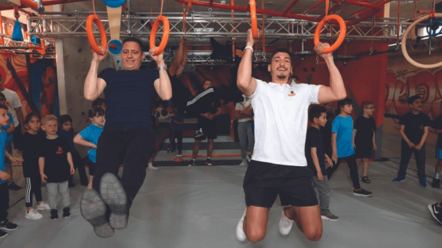 דנילוביץ' מציג יכולות אקרובטיות גבוהות