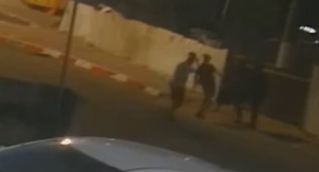 חשודים כי ארבו ושדדו צעיר