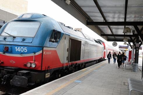 מצפים לתוספת של קווים.  תחנת הרכבת בבאר שבע