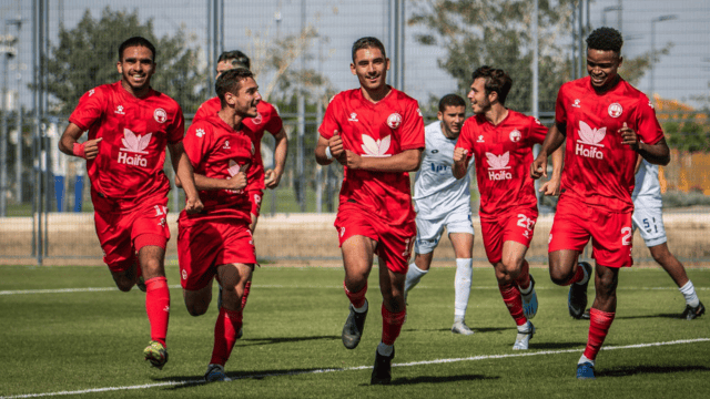 שחקני ב"ש חוגגים במשחק האחרון העונה