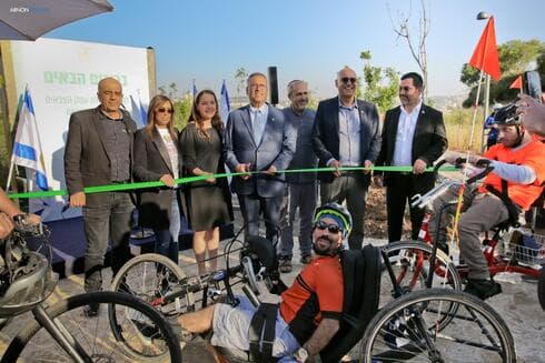 טקס חניכת גשר שביל האופניים החדש בעמק הצבאים (צילום: ארנון בוסאני) טקס חניכת גשר שביל האופניים החדש בעמק הצבאים