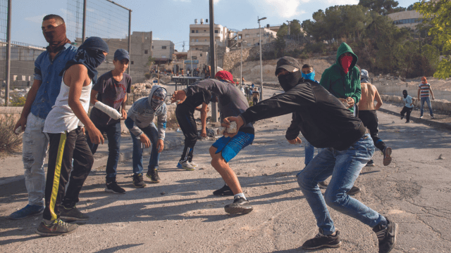 "המורים עודדו אותנו לזרוק אבנים"