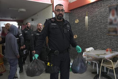 שוטרי תחנת נתניה במבצע אכיפה
