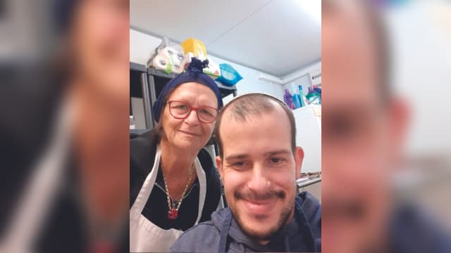 עם אימו פרידה. נסעו יחד לדרום אמריקה