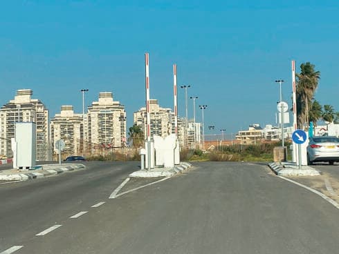 החניון הדיגיטלי בחוף פולג