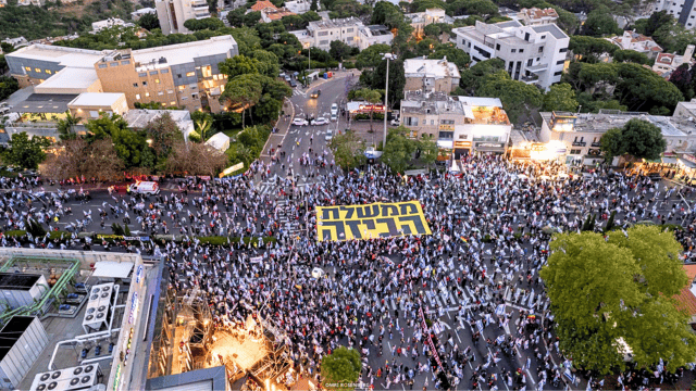 אלפים בצומת חורב