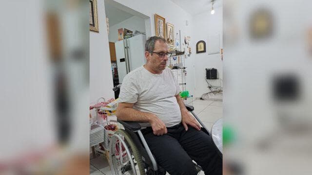 יוסי עמית. "חשכו עינינו"