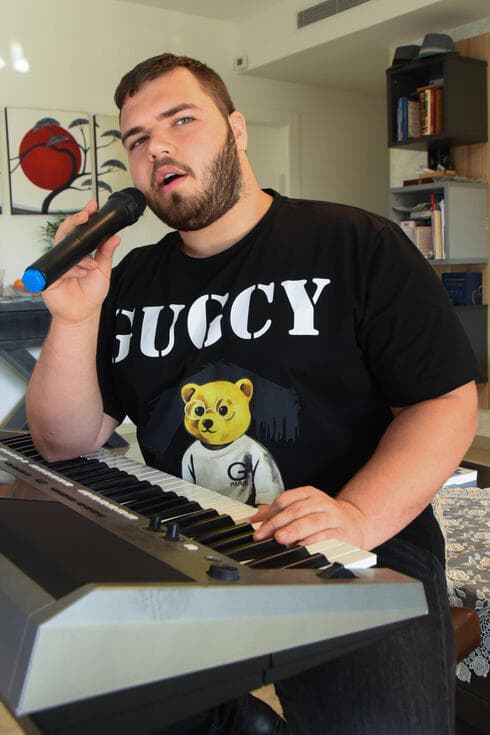 "היה לי קשה לקבל את עצמי כילד מיוחד". גל חכם (צילום: נחום סגל ) גל חכם מקרית ביאליק