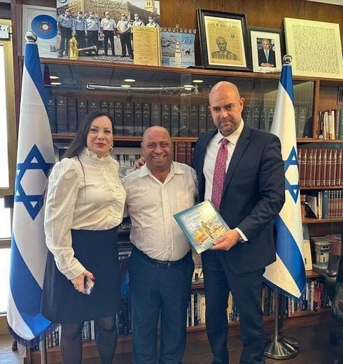  יו"ר הכנסת אמיר אוחנה עם חברת הכנסת טלי גוטליב והסופר עמנואל בן סבו