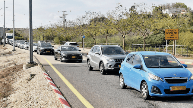 פקק בכניסה לרובע רעות פקק בכניסה לרובע רעות