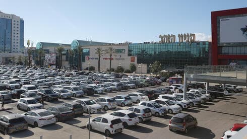 קניון הזהב. אחד המקומות העמוסים בעיר