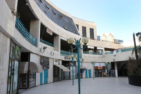 פינוי בינוי ליד קניון לב ראשון (צילום: אבי מועלם) קניון לב ראשון