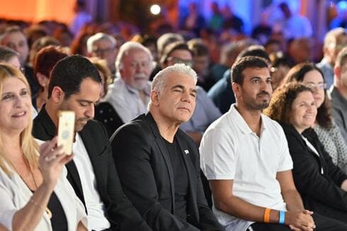 שראל עם יאיר לפיד
