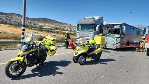 זירת התאונה בכביש 77 (צילום: תיעוד מבצעי מד"א) זירת התאונה בכביש 77