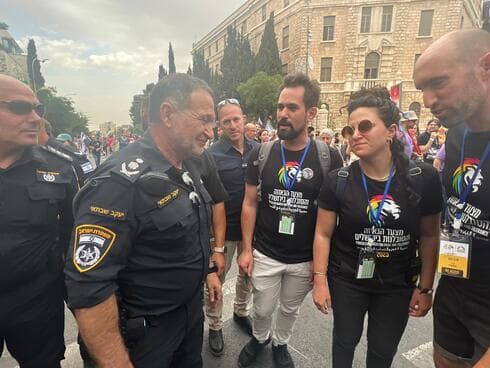 מפכ"ל המשטרה נפגש בצעדה עם מנכ״ל הבית הפתוח אלון שחר והיו״ר יונתן ולפר