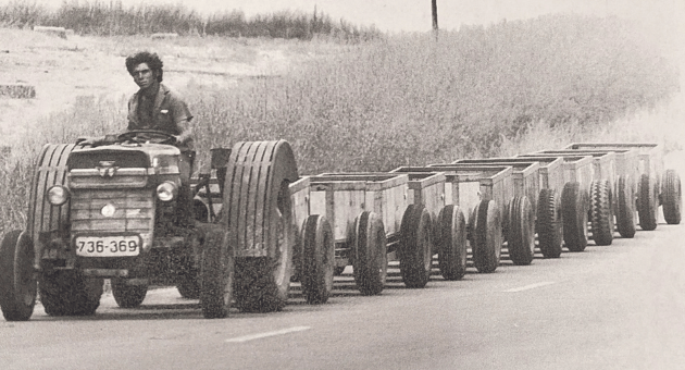 דודו זכאי על טרקטור בשנת 1973 דודו זכאי על טרקטור בשנת 1973