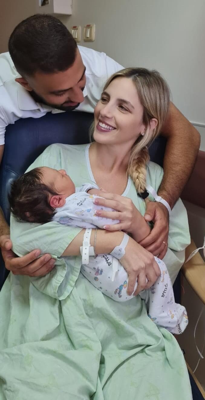 זוג לאחר לידה בכרמל