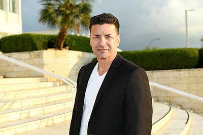 "לתלות את דגלי הקהילה הגאה ברחבי העיר". שחר מי און
