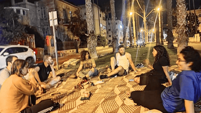 מפגש תושבים בשכונת בת גלים
