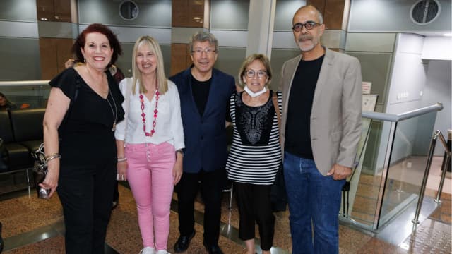 מימין: שמוליק יפרח, אנה רוט, נועם סמל וזוגתו, ועמירה חיים