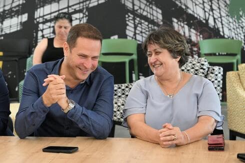 רז קינסטליך ויפה בן דוד בטקס הענקת האות (צילום: דוברות עיריית ראשל"צ) רז קינסטליך ויפה בן דוד בטקס הענקת האות