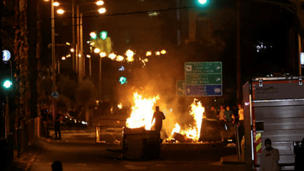 התפרעויות בחיפה בשומר חומות (צילום: אלעד גרשגורן) לא רק טילים. התפרעויות בחיפה בשומר חומות