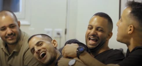 תומר בדוג עם חברים בפתח תקוה