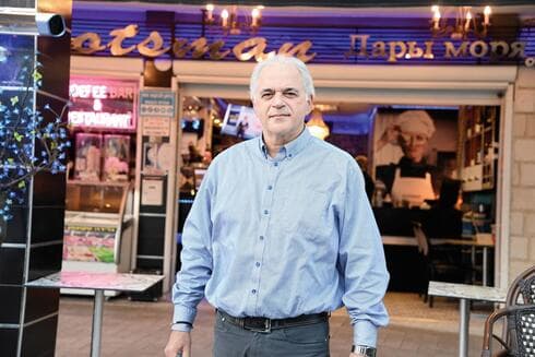 גיא גולן במסעדה. "נתניה היא העיר של כולנו"  