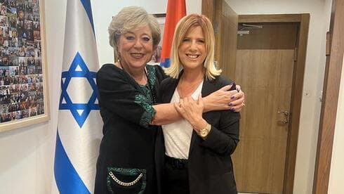 עו"ד ענת קאופמן ומרים פיירברג-איכר