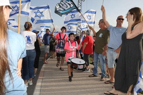 המחאה נגד הרפורמה המשפטית בצומת נהלל (צילום: צביקה גולן) המחאה נגד הרפורמה המשפטית בצומת נהלל